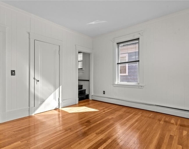 437 Charles Street - Photo Thumbnail 5