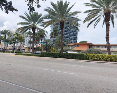 2200 E Hallandale Beach Blvd - Photo Thumbnail 18