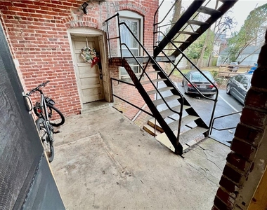 230 E 40th Street - Photo Thumbnail 22