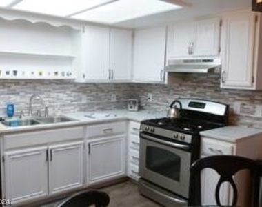 5576 W Rochelle Avenue - Photo Thumbnail 4