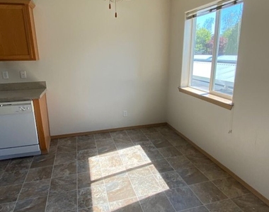 2948 W Powell Blvd - Photo Thumbnail 5