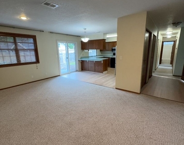 2139 Woodcrest Ct. - Photo Thumbnail 9