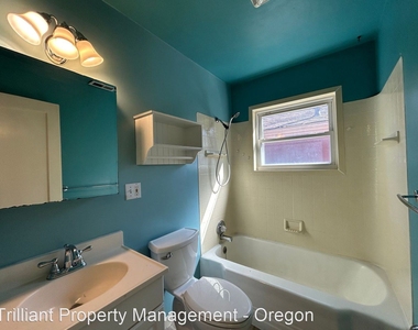 7736 N Willamette Blvd - Photo Thumbnail 6