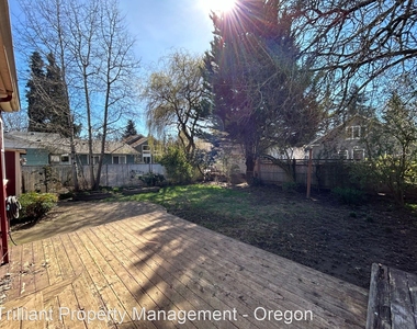 7736 N Willamette Blvd - Photo Thumbnail 9