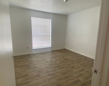 5625 Antoine Dr #208 - Photo Thumbnail 7