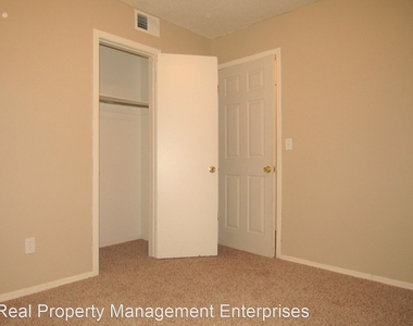 637 Redstone Ave - Photo Thumbnail 11