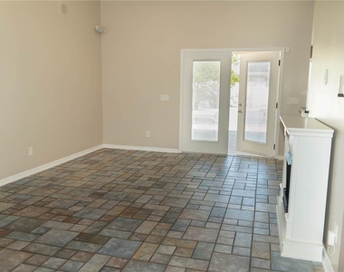 953 Lagoon Drive - Photo Thumbnail 9