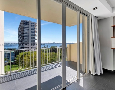 11111 Biscayne Blvd - Photo Thumbnail 6