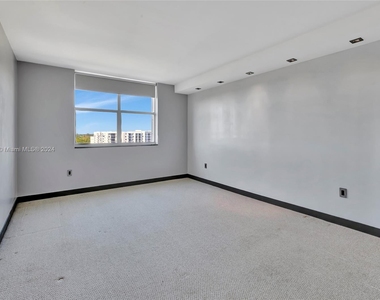 11111 Biscayne Blvd - Photo Thumbnail 10