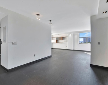 11111 Biscayne Blvd - Photo Thumbnail 9