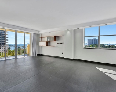 11111 Biscayne Blvd - Photo Thumbnail 4