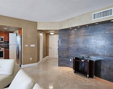 16699 Collins Ave - Photo Thumbnail 5