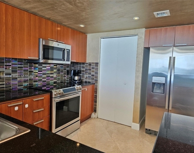 16699 Collins Ave - Photo Thumbnail 7