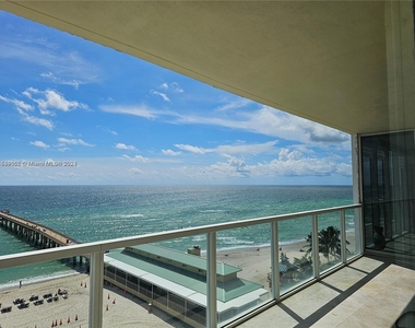 16699 Collins Ave - Photo Thumbnail 9