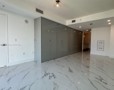 330 Sunny Isles Blvd - Photo Thumbnail 15