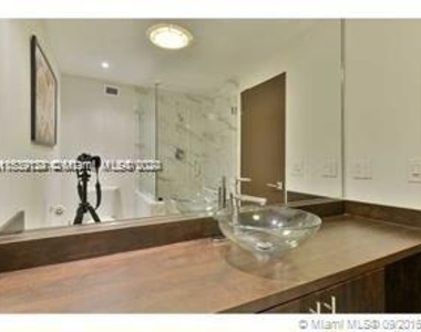 5255 Collins Ave - Photo Thumbnail 14