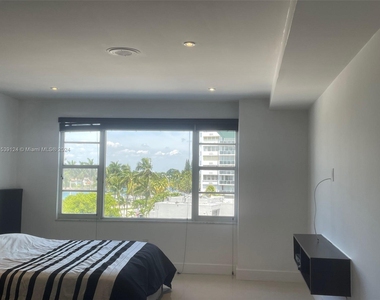 5255 Collins Ave - Photo Thumbnail 13