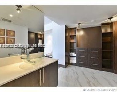 5255 Collins Ave - Photo Thumbnail 10