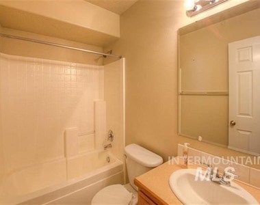 854 N Biltmore Ave - Photo Thumbnail 14