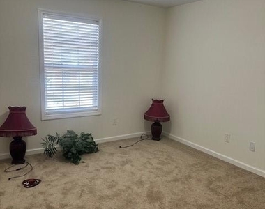 1470 Highland Oaks Way - Photo Thumbnail 7