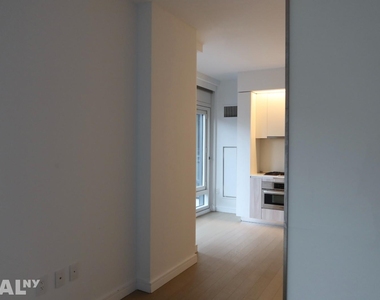 572 Eleventh Avenue - Photo Thumbnail 13