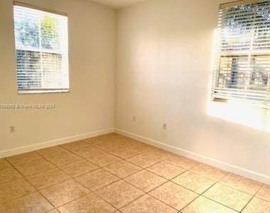 8157 Nw 108th Pl - Photo Thumbnail 3