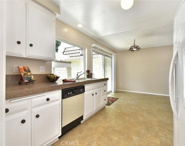 6915 Kent Way - Photo Thumbnail 27