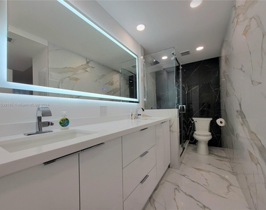 3505 S Ocean Dr (penthouse) - Photo Thumbnail 9