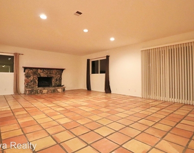 5251 Seabreeze Way - Photo Thumbnail 6