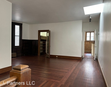 1436 N. Astor - Photo Thumbnail 2