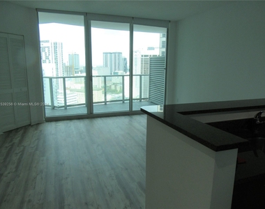 300 S Biscayne Blvd - Photo Thumbnail 2