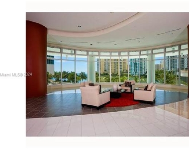 300 S Biscayne Blvd - Photo Thumbnail 17