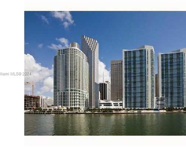 300 S Biscayne Blvd - Photo Thumbnail 1