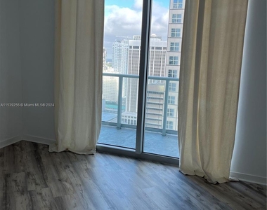 300 S Biscayne Blvd - Photo Thumbnail 11