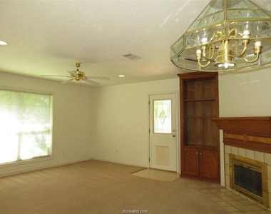 704 Aster Drive - Photo Thumbnail 8