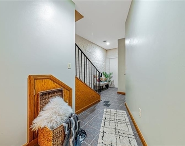 528 Avery Street - Photo Thumbnail 9