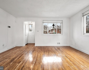 664 Nicholson Street Ne - Photo Thumbnail 2