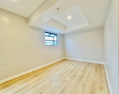 2817 W Grand Avenue - Photo Thumbnail 4