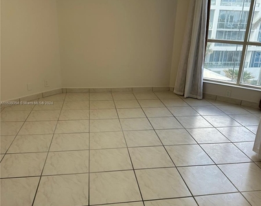 6767 Collins Ave - Photo Thumbnail 11