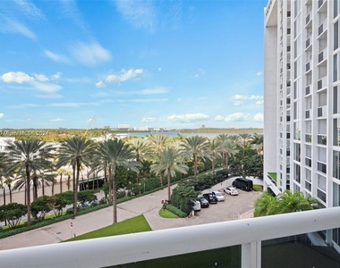 10275 Collins Ave - Photo Thumbnail 16