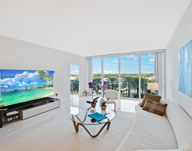 10275 Collins Ave - Photo Thumbnail 12