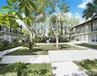 10820 North Kendall Dr - Photo Thumbnail 3