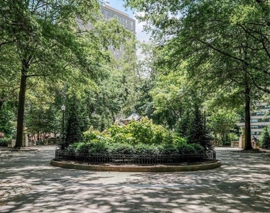 222 W Rittenhouse Sq - Photo Thumbnail 10