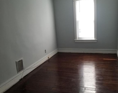 219 Woodlawn Ter - Photo Thumbnail 3