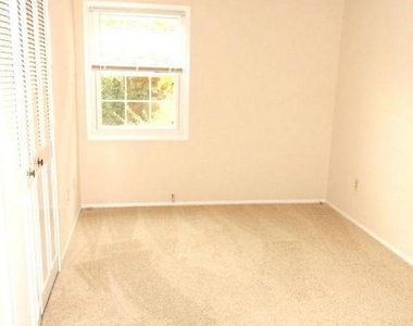 7327 Wickford Dr - Photo Thumbnail 20