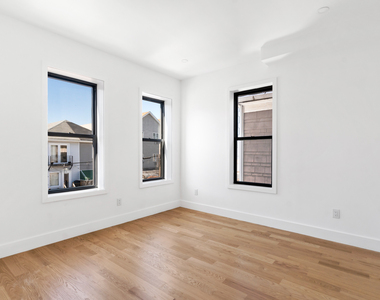 982 East 37th Street - Photo Thumbnail 3