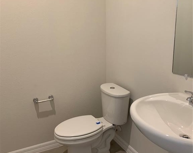 2565 Red Spruce Way - Photo Thumbnail 6