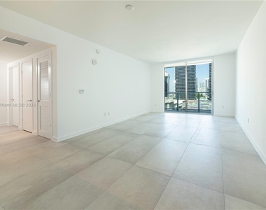 1100 S Miami Ave - Photo Thumbnail 9