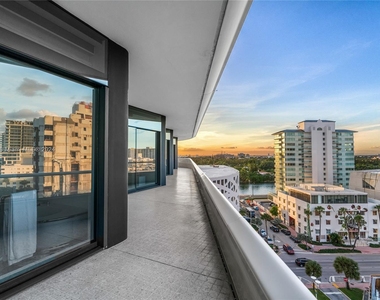 3315 Collins Ave - Photo Thumbnail 4