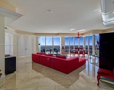 10225 Collins Ave - Photo Thumbnail 12